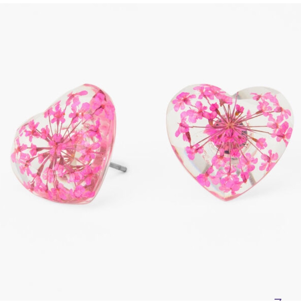 NWT Claire’s Dried Floral Heart-Shaped Resin Studs